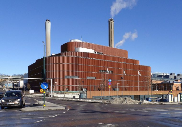 Stockholm Exergi. Lokalna elektrociepłownia w Sztokholmie. Zarządzana przez miasto oraz Fortum. Fot. Holger Ellgaard. Wikipedia