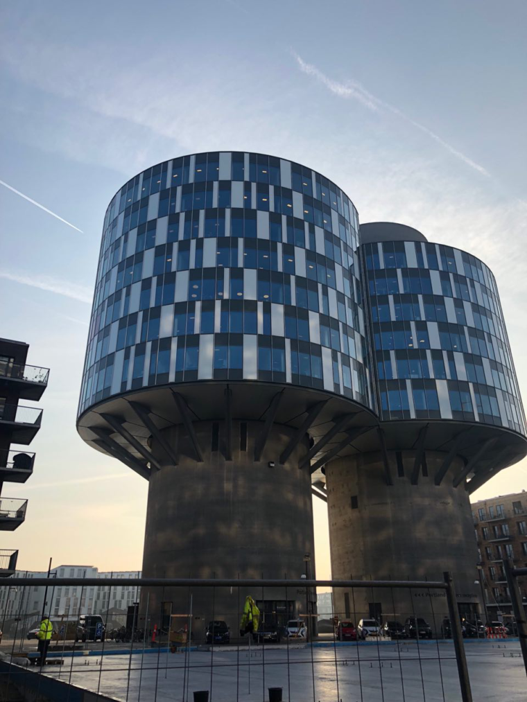 Futurystyczny budynek w porcie Nordhavn. Biura mają tam Duński Urząd Patentowy oraz niemiecka ambasada w Danii. Fot. BiznesAlert.pl