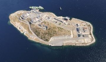 Grecki terminal LNG Revithoussa. Fot. Wikimedia Commons