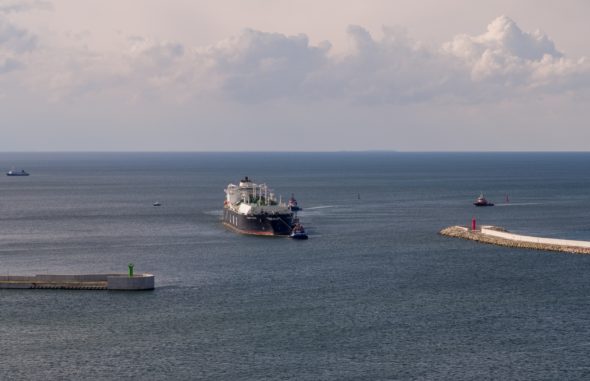 Metanowiec LNG Clean Ocean w Świnoujściu. Fot. PGNiG