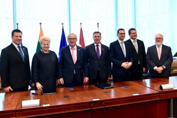 Podpisanie porozumienia. Fot. Komisja Europejska, Źródło: Anna-Kaisa Itkonen, twitter