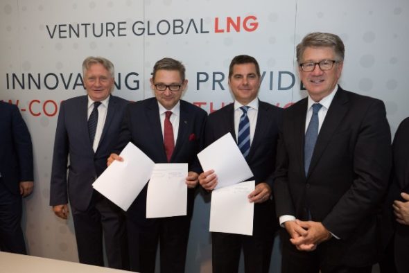 Piotr i Maciej Woźniak przy podpisaniu porozumienia z Venture Global LNG