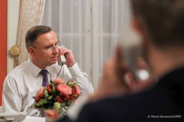 Andrzej Duda rozmawia z Joe Bidenem. Fot. Kancelaria Prezydenta