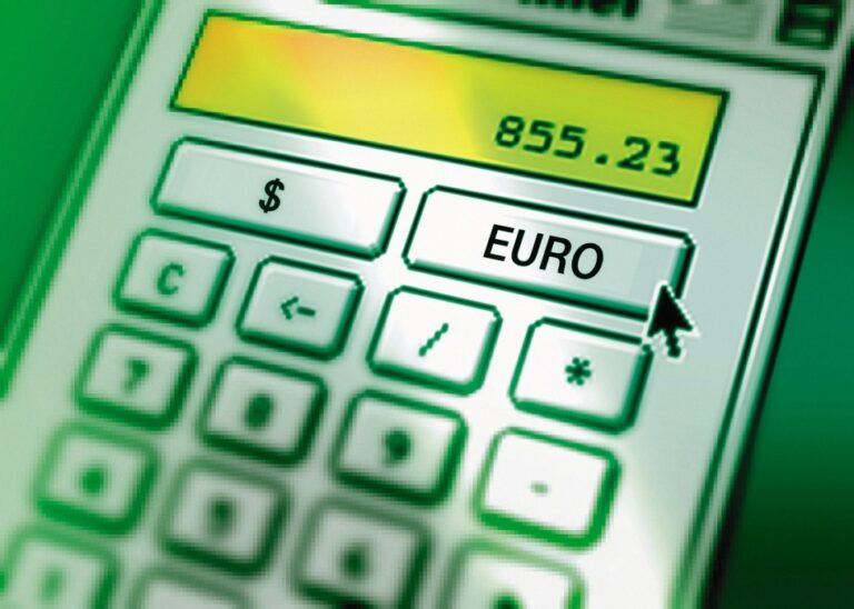 Eksperci: Rząd może być zmuszony zwiększyć deficyt o 10-15 mld zł