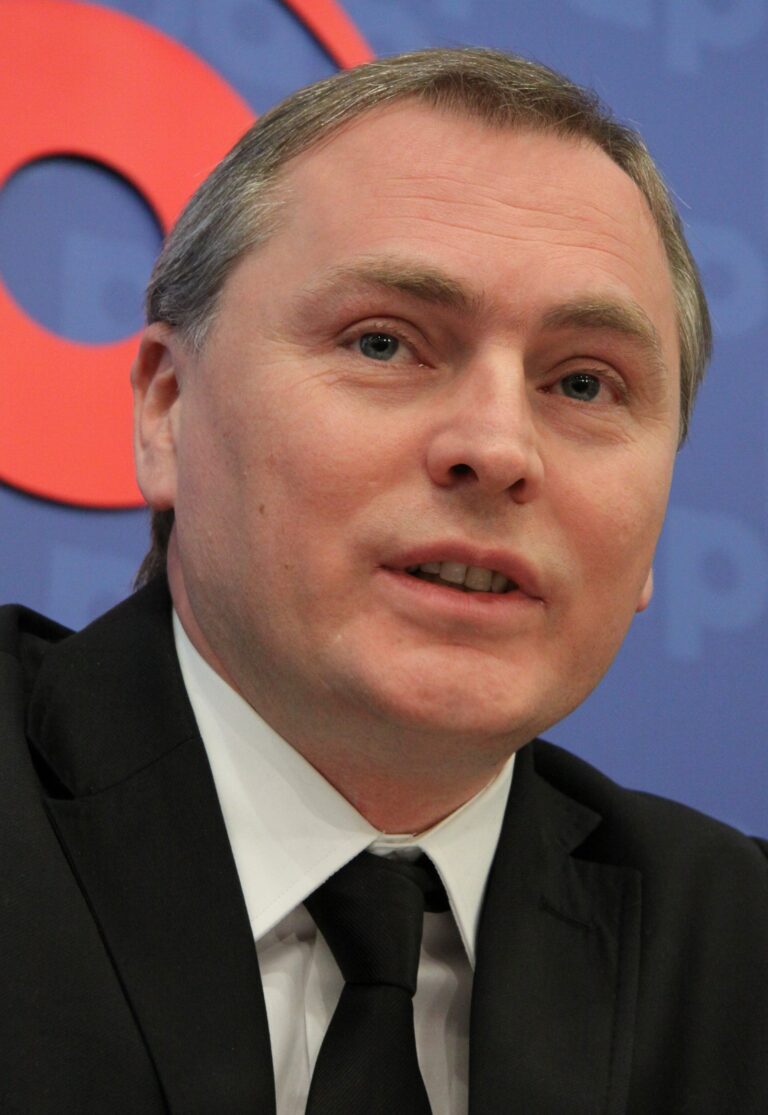 Witecki: Nie będziemy dopłacać wykonawcom za ich błędy
