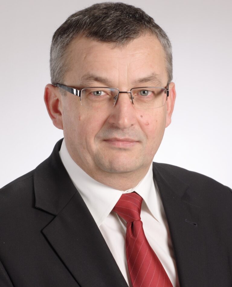Adamczyk: Najpierw spełnienie obietnic, potem metro