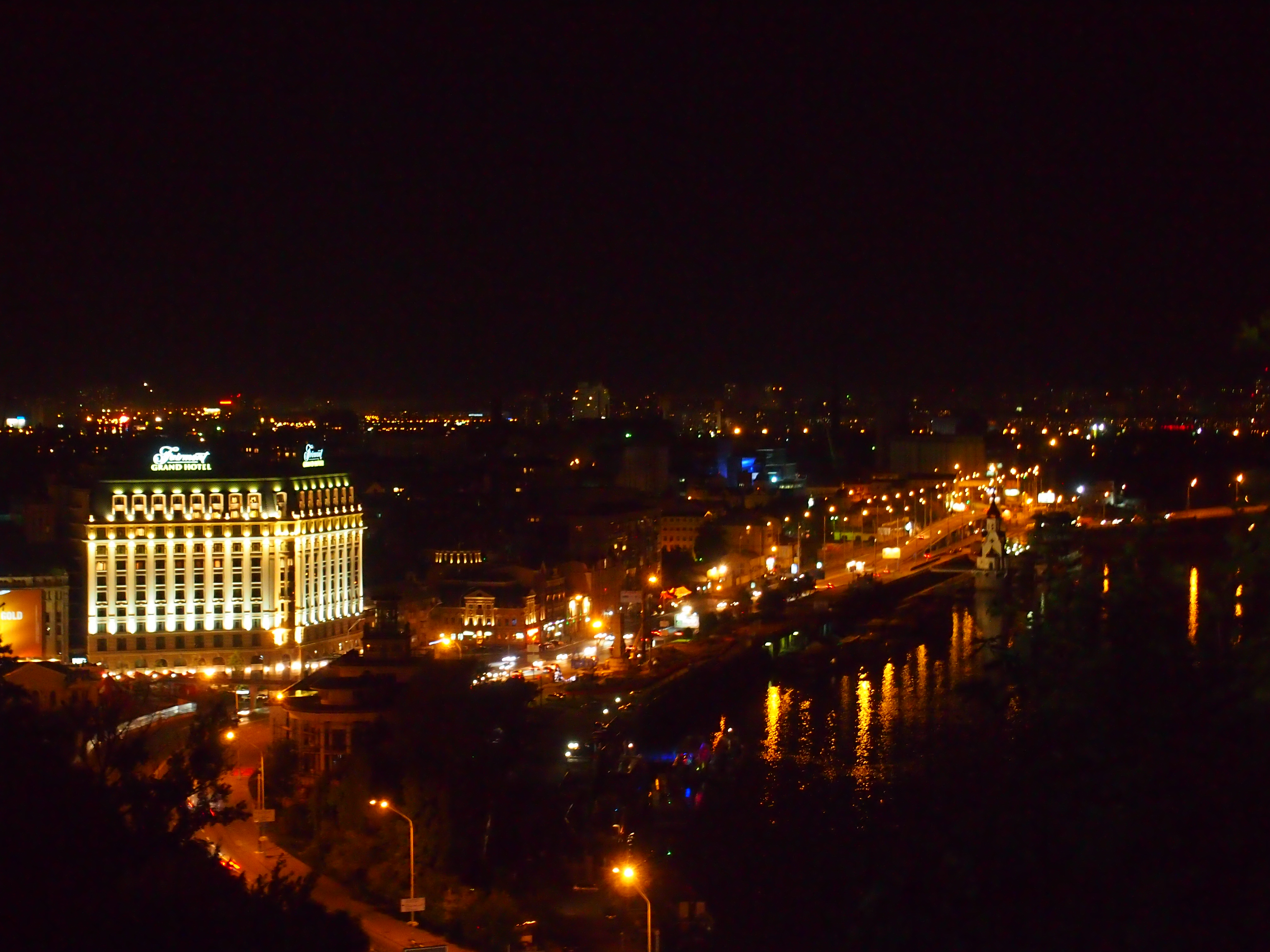 Kijów nocą. Fot: Wikimedia Commons