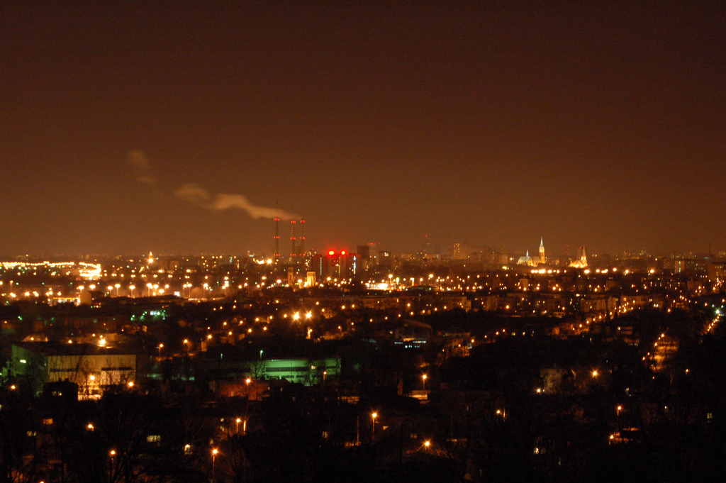 Łódź nocą. Fot. Wikimedia Commons