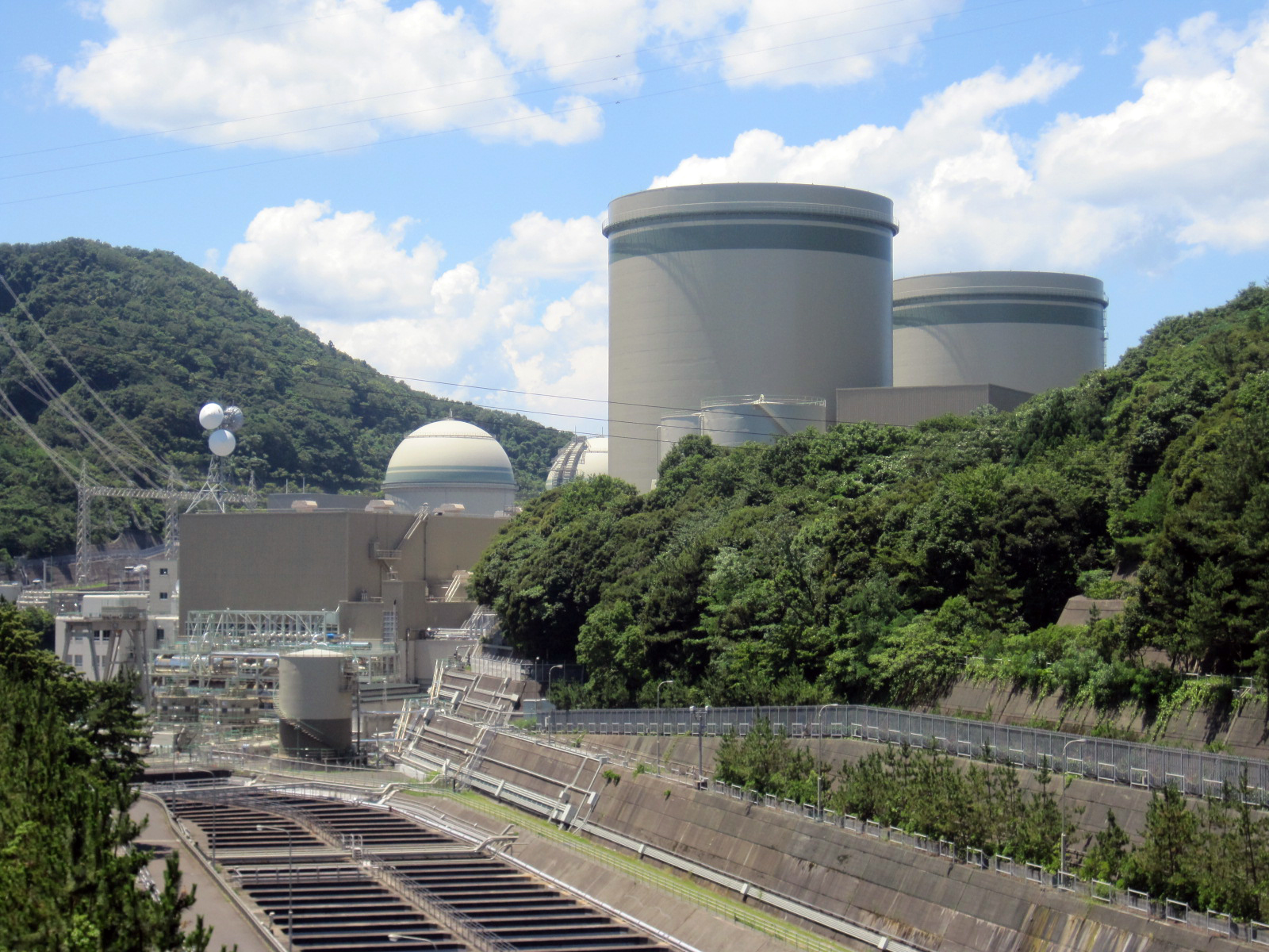 Elektrownia jądrowa Takahama w Japonii. Fot. Wikimedia Commons