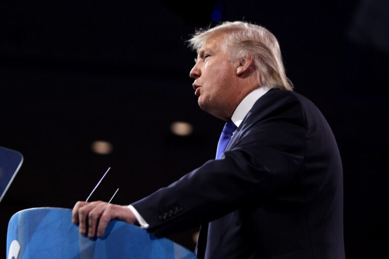 Trump pomógł wynegocjować rozejm w Strefie Gazy. Izrael ostrzega, że to nie koniec