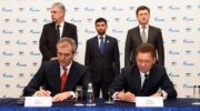 Austriacka firma OMV podpisuje umowę z Gazpromem. Fot. Gazprom