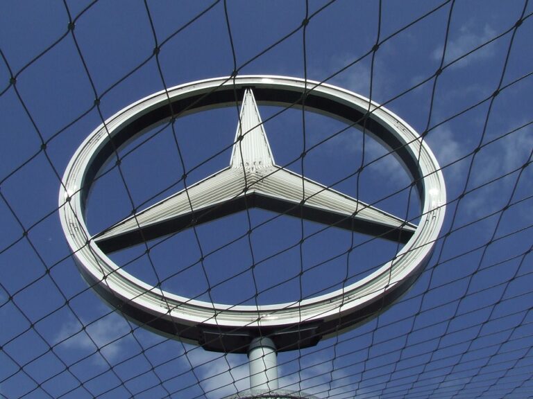 Samochód, który sam się zasila. Nowy pomysł Mercedesa