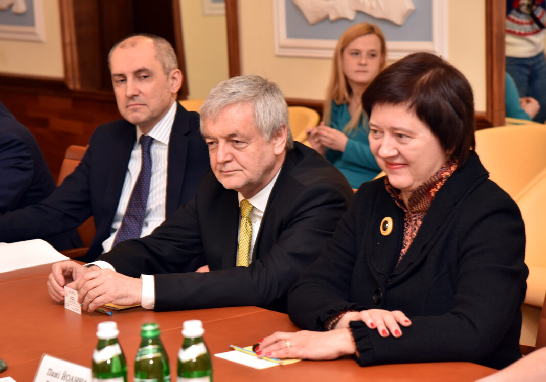 Wiceminister spraw zagranicznych Joanna Wronecka i Jan Piekło, ambasador RP na Ukrainie. Fot. MSZ