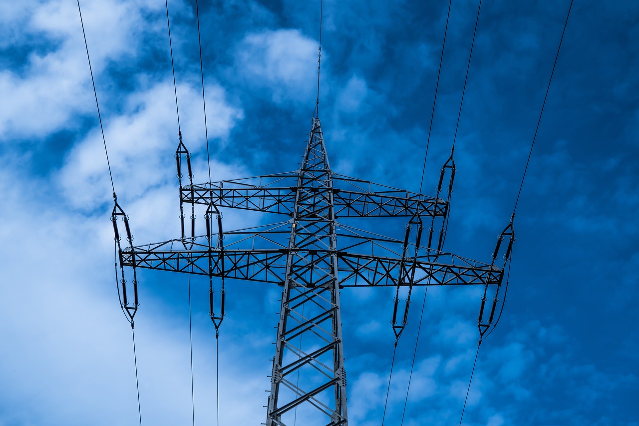 Linie elektroenergetyczne. Fot. pixabay.com