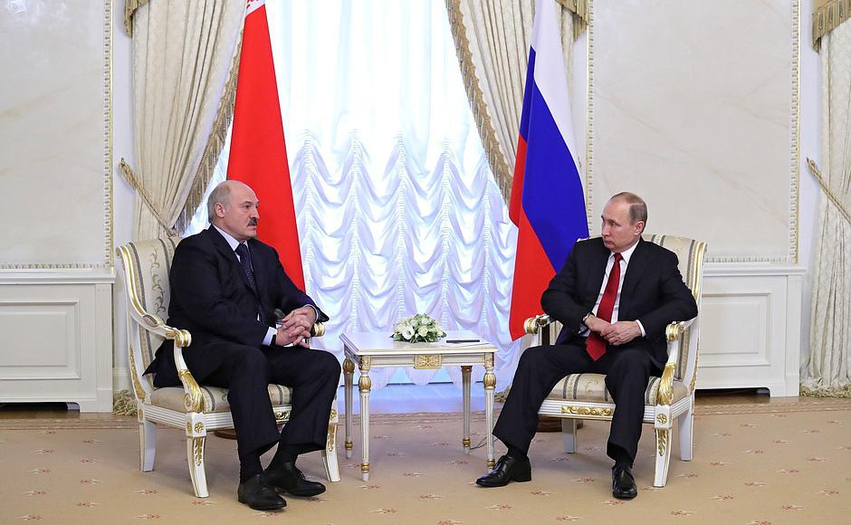 Prezydenci Białorusi i Rosji: Aleksander Łukaszenko (L) i Władimir Putin (P), fot. Kancelaria Prezydenta Federacji Rosyjskiej