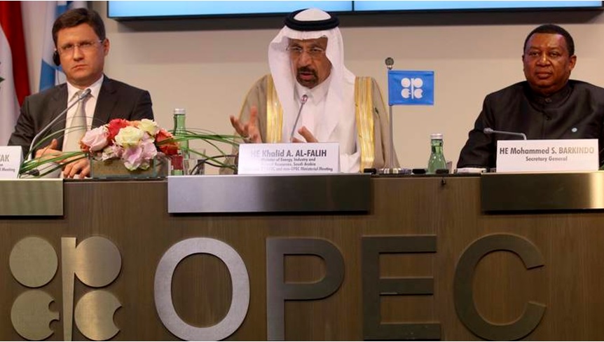 Konferencja prasowa OPEC+. Od lewej: rosyjski minister energetyki Aleksander Nowak, saudyjski minister ropy, gospodarki i zasobów mineralnych Khalid al-Falih przewodniczący OPEC, sekretarz generalny OPEC Mohhamed Barkindo z Nigerii. Fot. BiznesAlert.pl