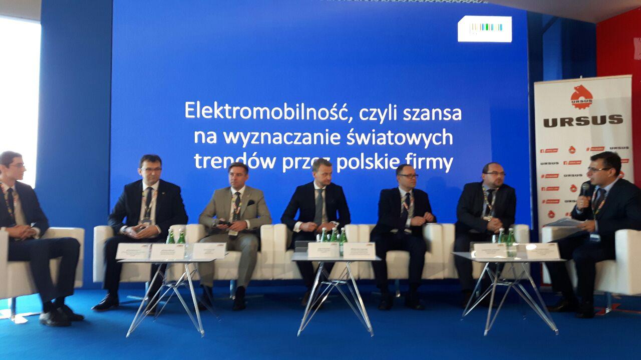 Panel o elektromobilności na Kongresie 590. Fot.: BiznesAlert.pl