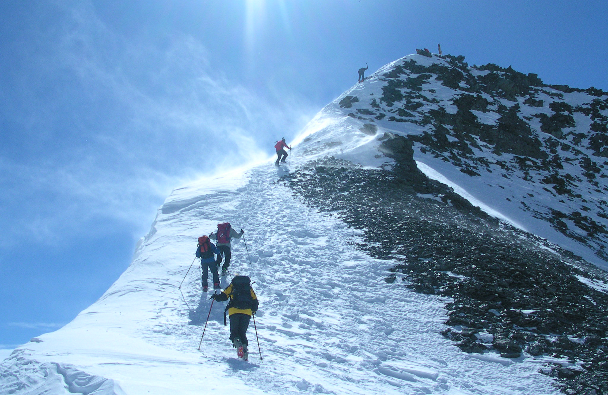 Wspinaczka na K2. Fot. Wikipedia