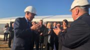 Ówczesny Minister Energii Krzysztof Tchórzewski oraz P.O prezesa Energi Alicja Barbara Klimiuk. podczas inauguracji prac budowlanych bloku C w Elektrowni Ostrołęka w 2018 roku. Fot. BiznesAlert.pl/Bartłomiej Sawicki