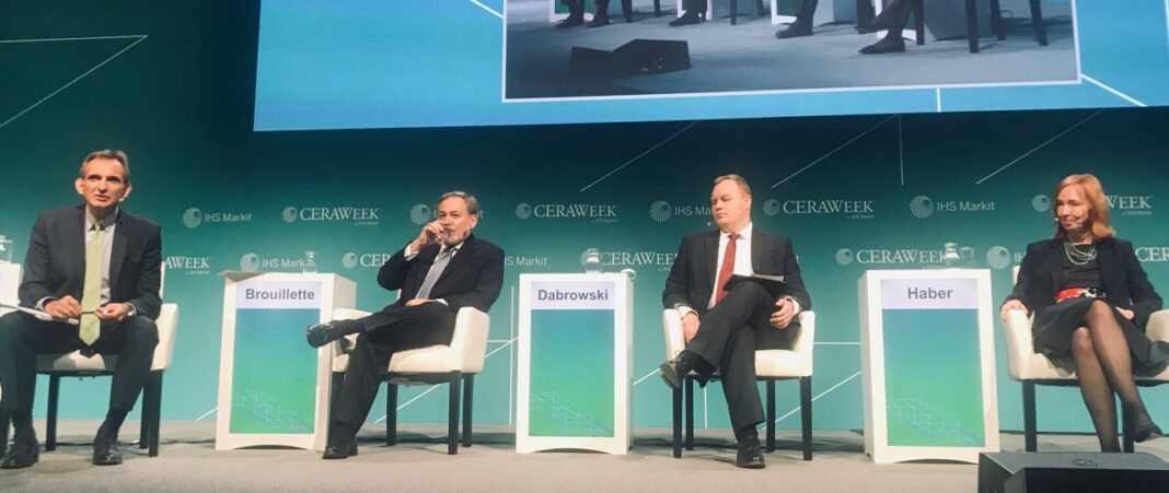 Wiceminister energii Tomasz Dąbrowski na konferencji CERAWeek. Źródło: Ministerstwo Energii