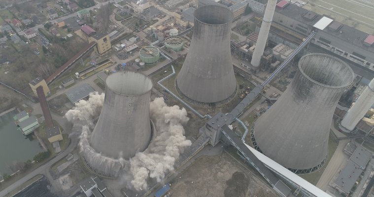 Wyburzanie chłodni kominowej w Elektrowni Łagisza Fot. Tauron