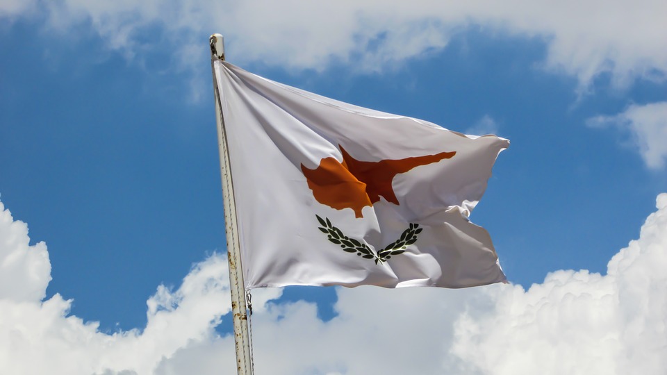 Flaga Cypru. Źródło: Pixabay