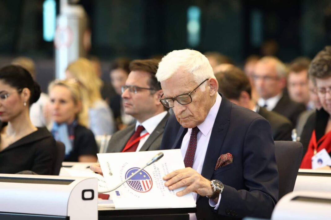 Przewodniczący komisji ITRE w Parlamencie Europejskim Jerzy Buzek fot. Komisja Europejska