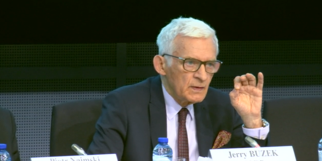 Przewodniczący komisji ITRE w Parlamencie Europejskim Jerzy Buzek fot. BiznesAlert.pl