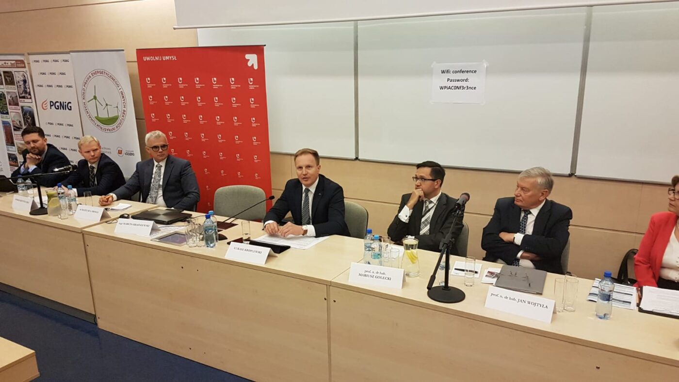 Wiceprezes PGNiG ds. rozwoju Łukasz Kroplewski podczas konferencji w Łodzi fot. BiznesAlert.pl