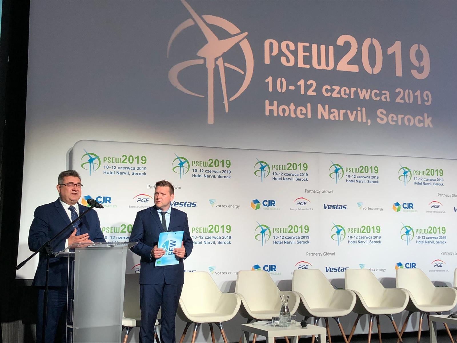 Grzegorz Tobiszowski, były wiceminister energii i Janusz Gajowiecki prezes PSEW podczas PSEW 2019. Fot. BiznesAlert.pl