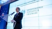 Minister Jerzy Kwieciński otworzył spotkanie podsumowujące prace nad kształtem przyszłej perspektywy finansowej, toczące się w ramach dialogu nieformalnego z Komisją Europejską. Fot. Ministerstwo Inwestycji i Rozwoju, Twitter.