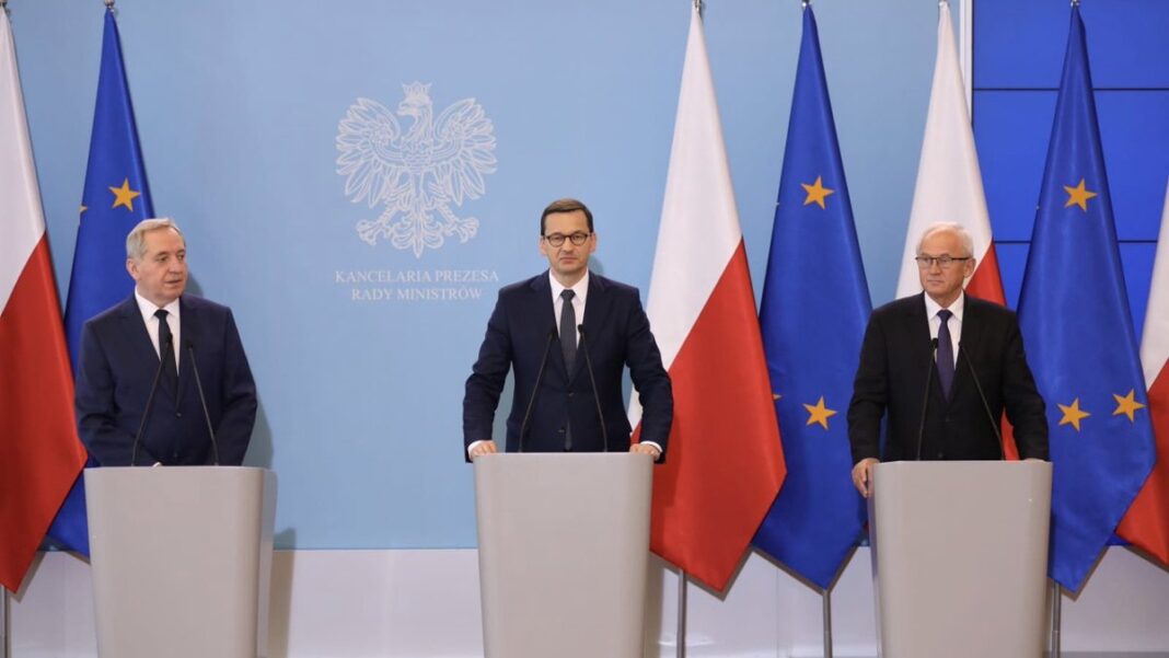 Premier Mateusz Morawiecki podczas wspólnej konferencji z ministrem środowiska i energii. Fot. KPRM