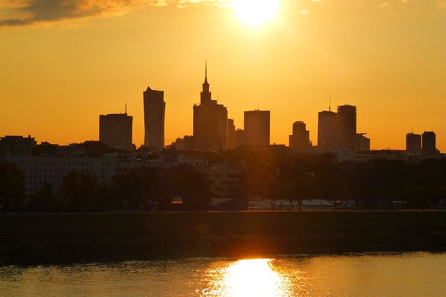 Zachód słońca nad Wisłą w Warszawie. Fot. Flickr