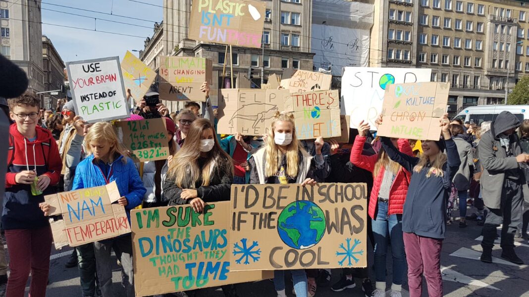 Młodzieżowy Strajk Klimatyczny w Warszawie / fot Piotr Stępiński, BiznesAlert.pl