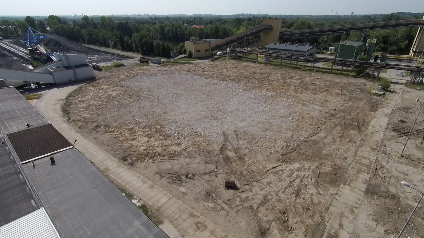 Miejsce po rozbiórce chłodni kominowych Elektrowni Łagisza fot. Tauron