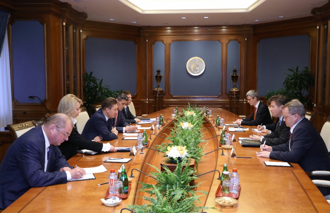 Prezes Gazpromu i ambasador Niemiec w Rosji. Fot. Gazprom