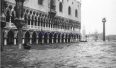 Acqua Alta w Wenecji w 1966 roku. Źródło: Wikicommons