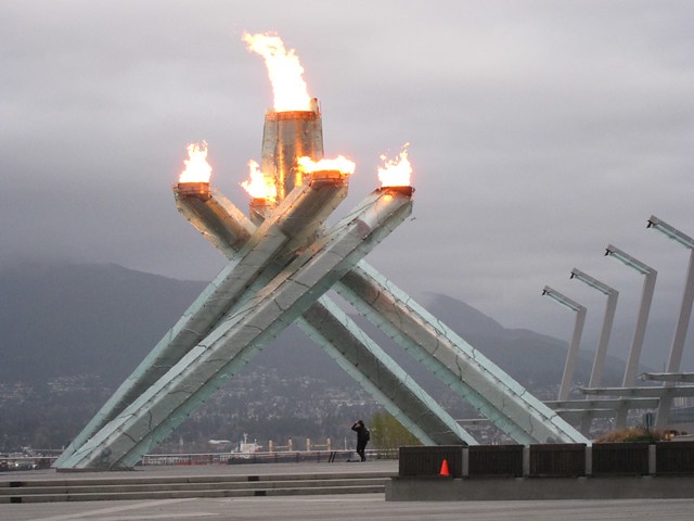 Znicz olimpijski podczas igrzysk zimowych w Vancouver w 2010 roku. Źródło: Flickr