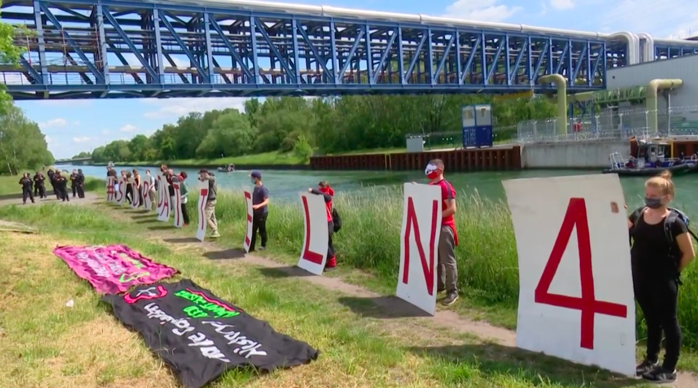 Protest przeciwko Elektrowni Datteln 4. Źrodło: YouTube/AFP/BiznesAlert.pl