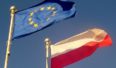 Flaga Polski i Unii Europejskiej. Źródło: Wikicommons
