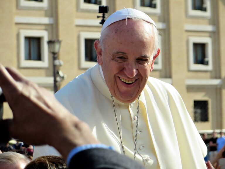 Polskie media po śmierci papieża: ceremoniał pogrzebowy, jego uczestnicy i następcy Franciszka