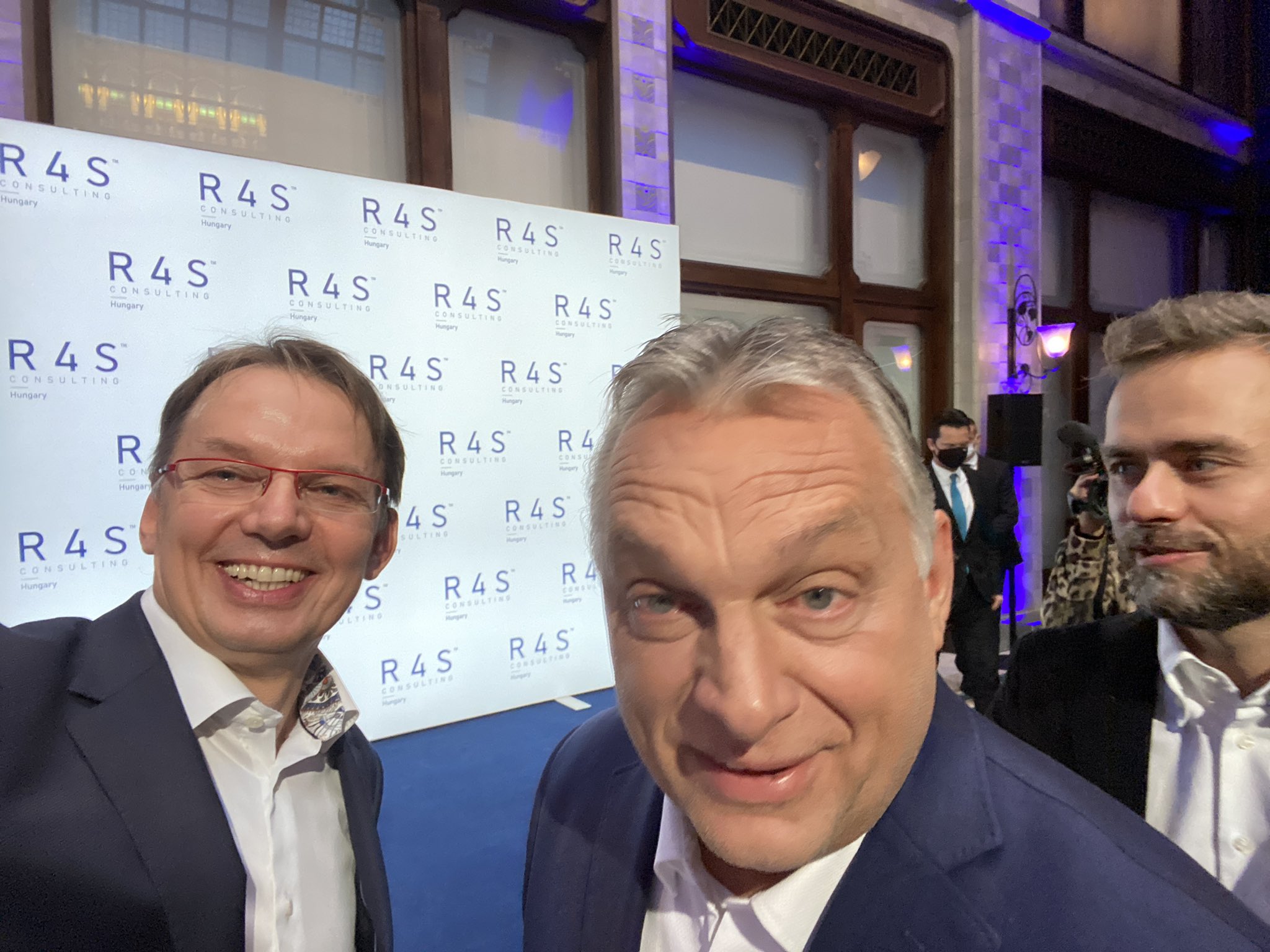 Wiktor Orban na otwarciu biura R4S w Budapeszcie. Fot. Twitter