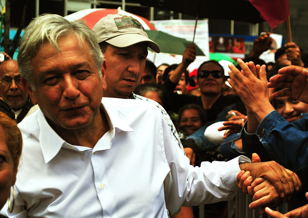 Andrés Manuel López Obrador na spotkaniu z wyborcami. Źródło: Wikicommons