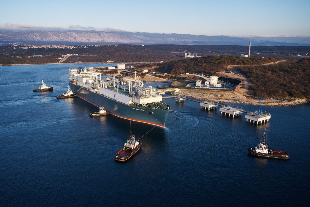 Terminal Hrvatska. Pływający terminal LNG. Fot.: Komisja Europejska