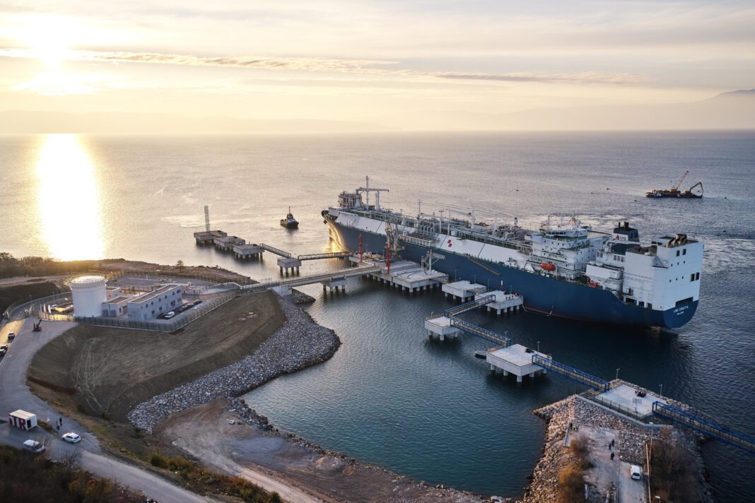 Terminal Hrvatska. Pływający terminal LNG. Fot.: Komisja Europejska