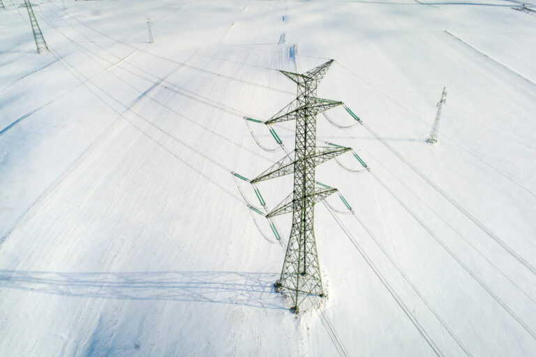 Śmigłowce PSE patrolują trasę połączenia elektroenergetycznego między Polską a Litwą