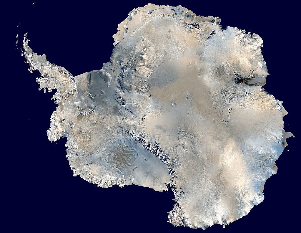 Antarktyda widziana z kosmosu. Źródło Wikipedia