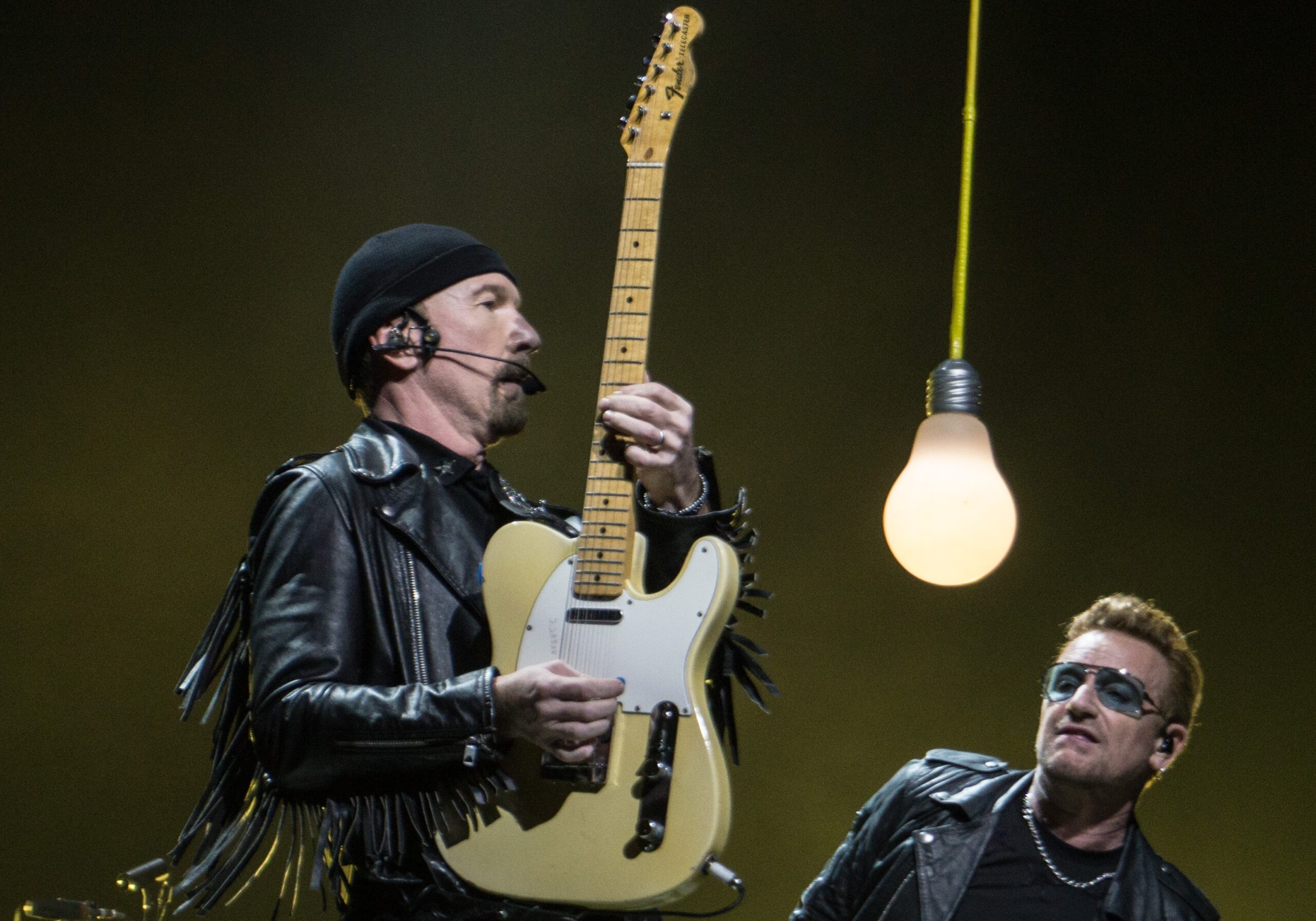 The Edge i Bono na koncercie U2. Źródło Wikicommons