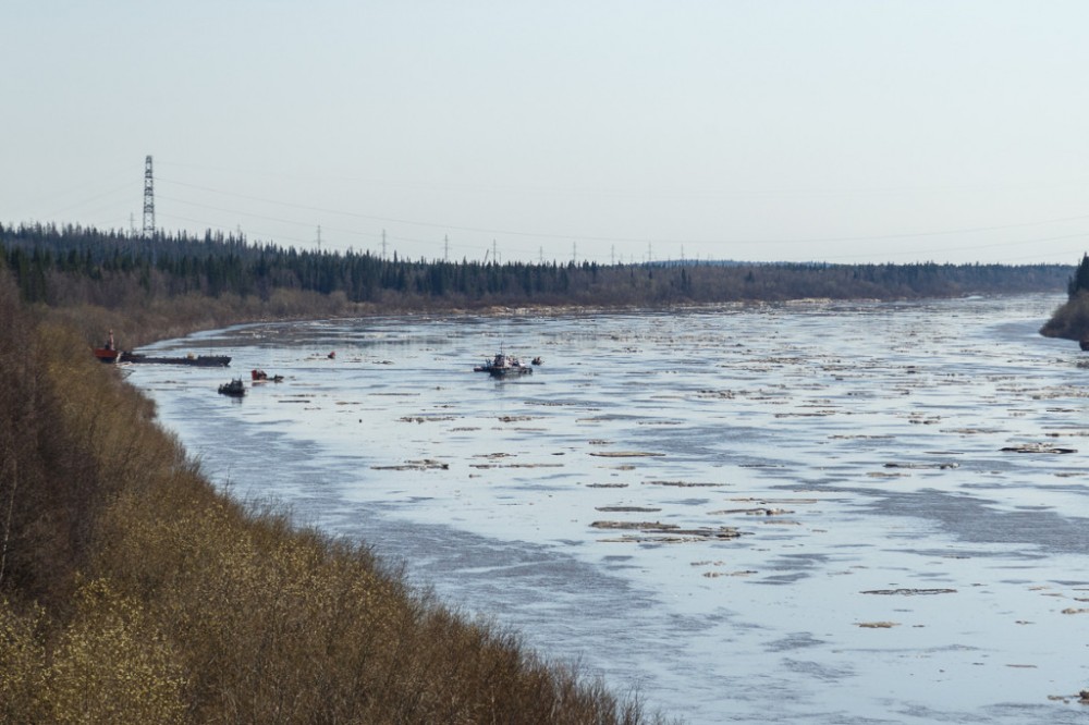 Czarna kra na rzece Kalwa. Fot. Republika Komi