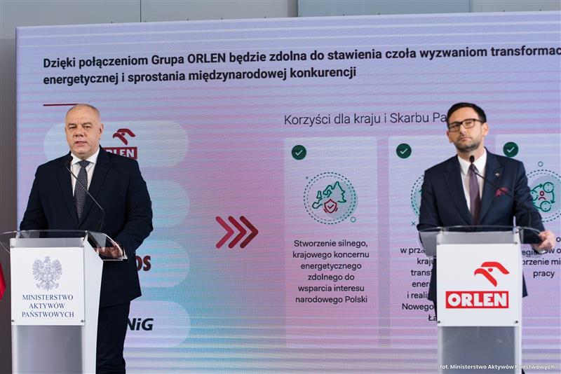 Wicepremier, minister aktywów państwowych Jacek Sasin i Prezes PKN Orlen Daniel Obajtek. Fot. MAP